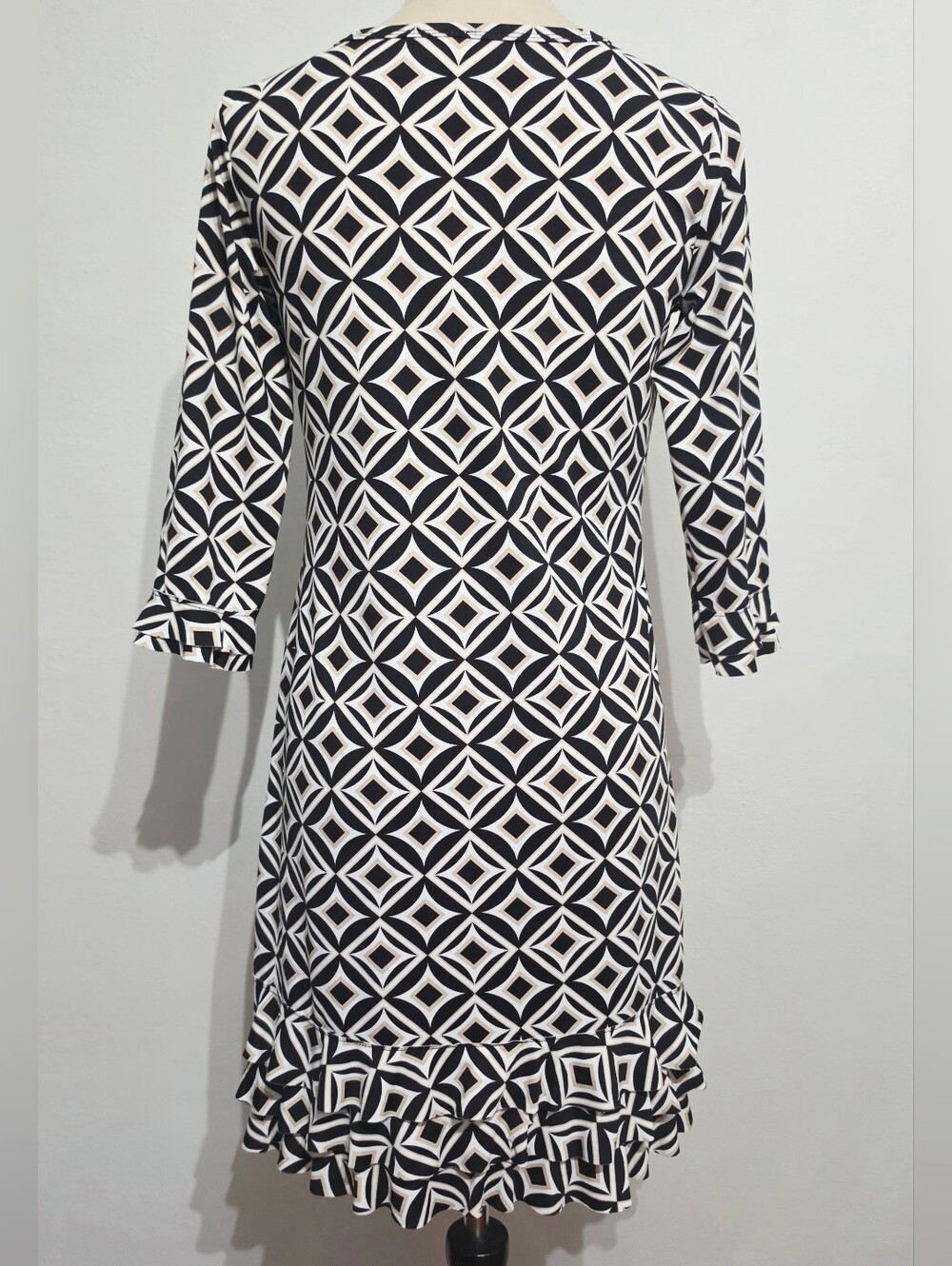 Lulu B Dress XS Black Beige Geometric Ruffle Hem 3/4 Sleeve Stretch Coastal Gma - Picture 5 of 12